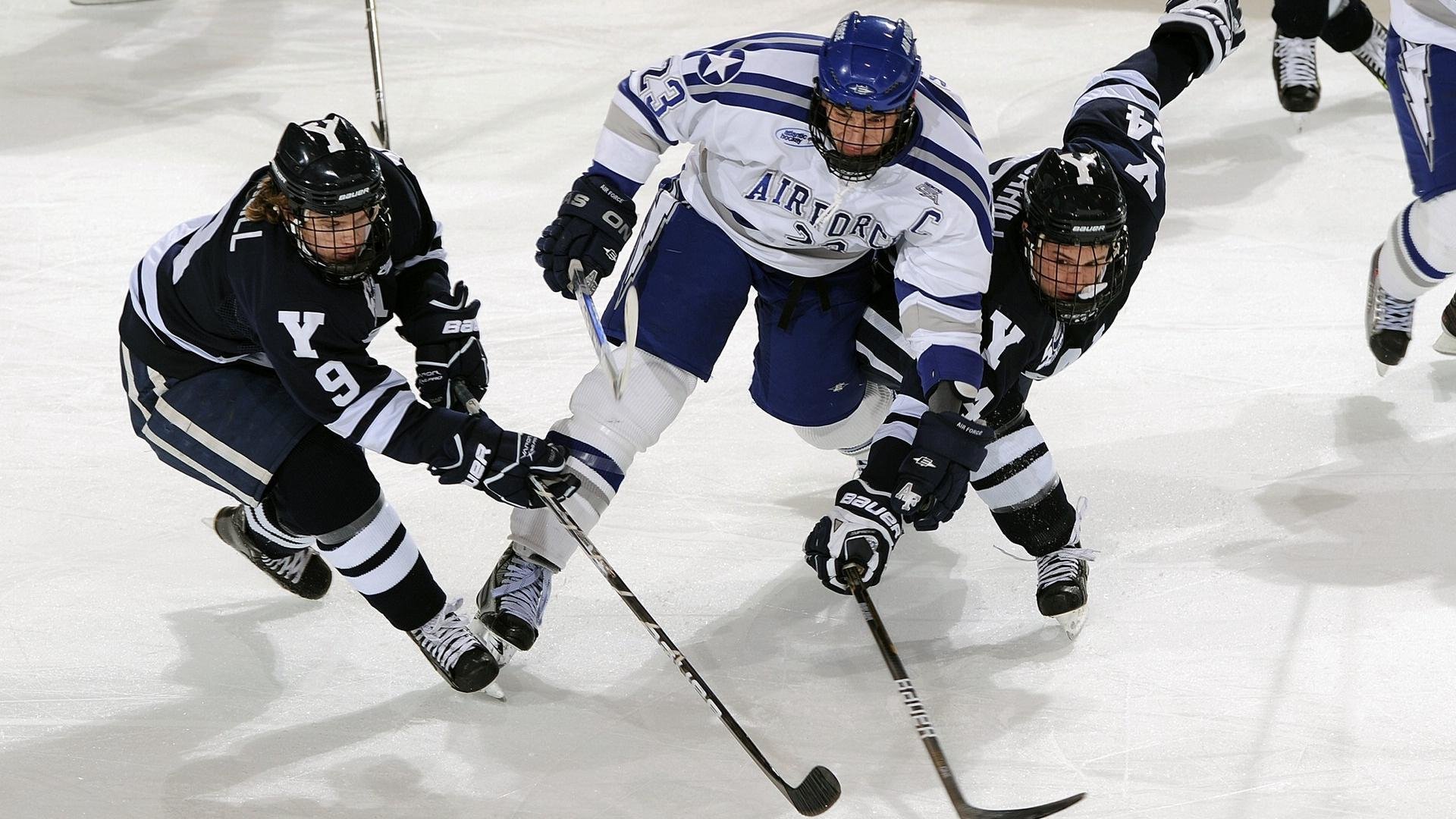 男子中长距离稳步前行，中长距离跑的动作要领